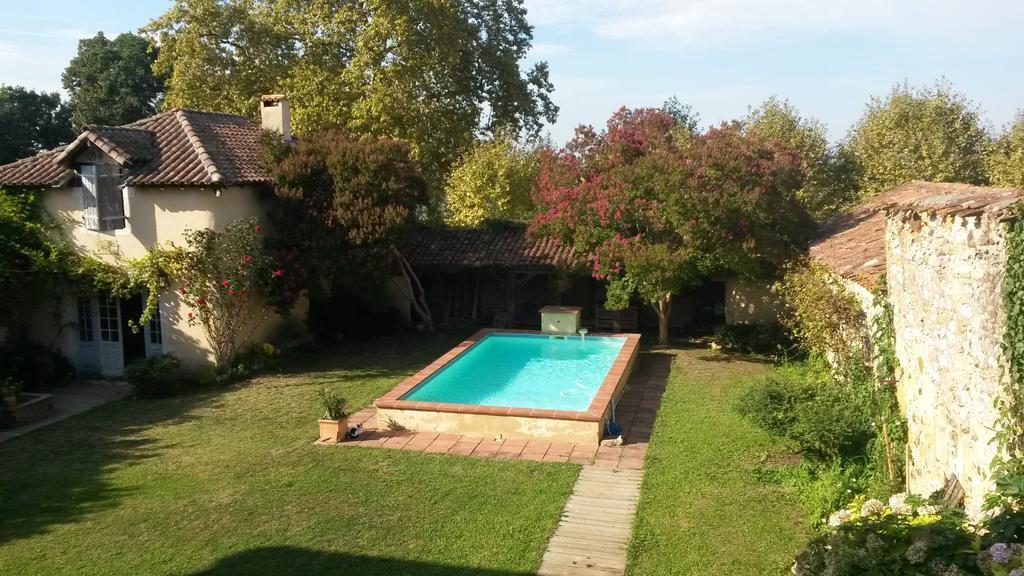 Bed and Breakfast Maison Arriu à Montaut  Extérieur photo