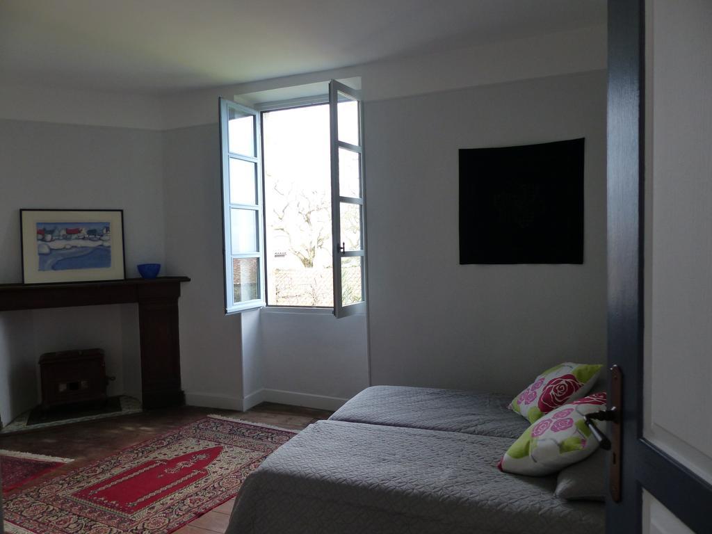 Bed and Breakfast Maison Arriu à Montaut  Chambre photo